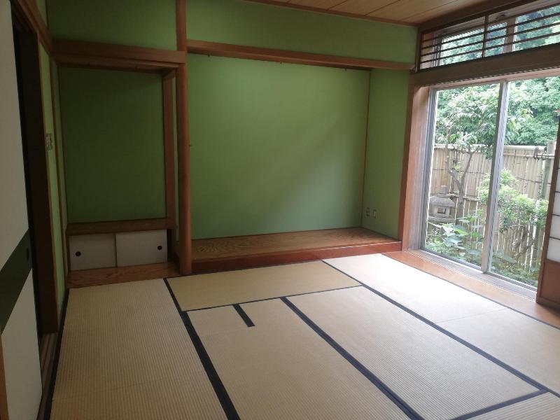 茶室の室内全景