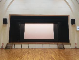志津コミュニティセンター大ホール 舞台とスクリーン