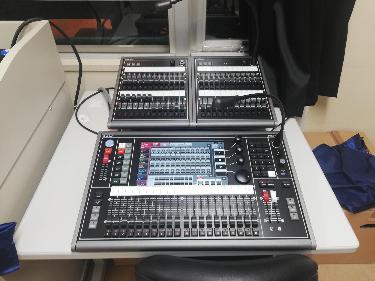 志津コミュニティセンター大ホール 音響・照明調光操作卓